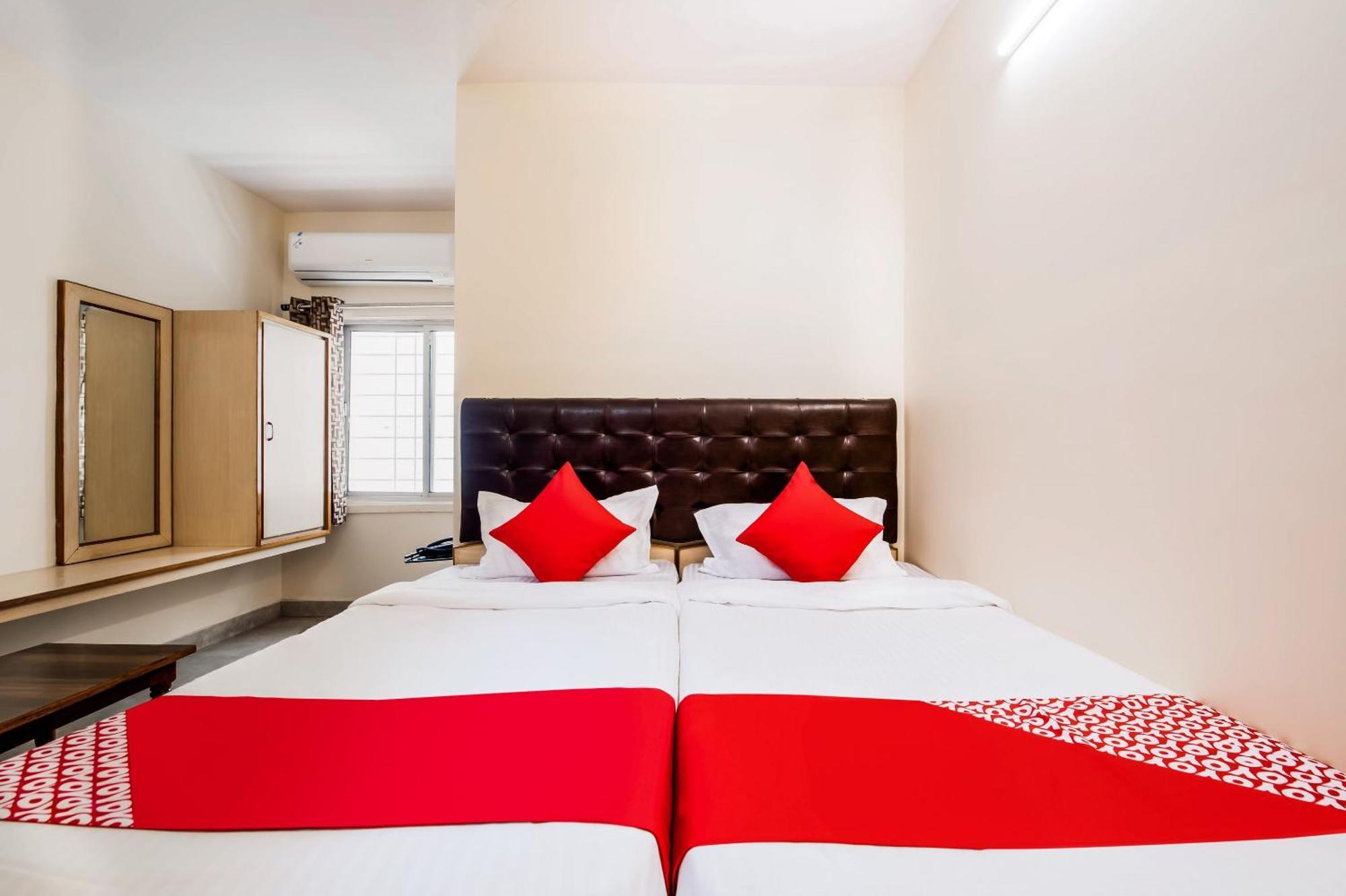 Super Oyo G P Residency Otel Kākināda Dış mekan fotoğraf