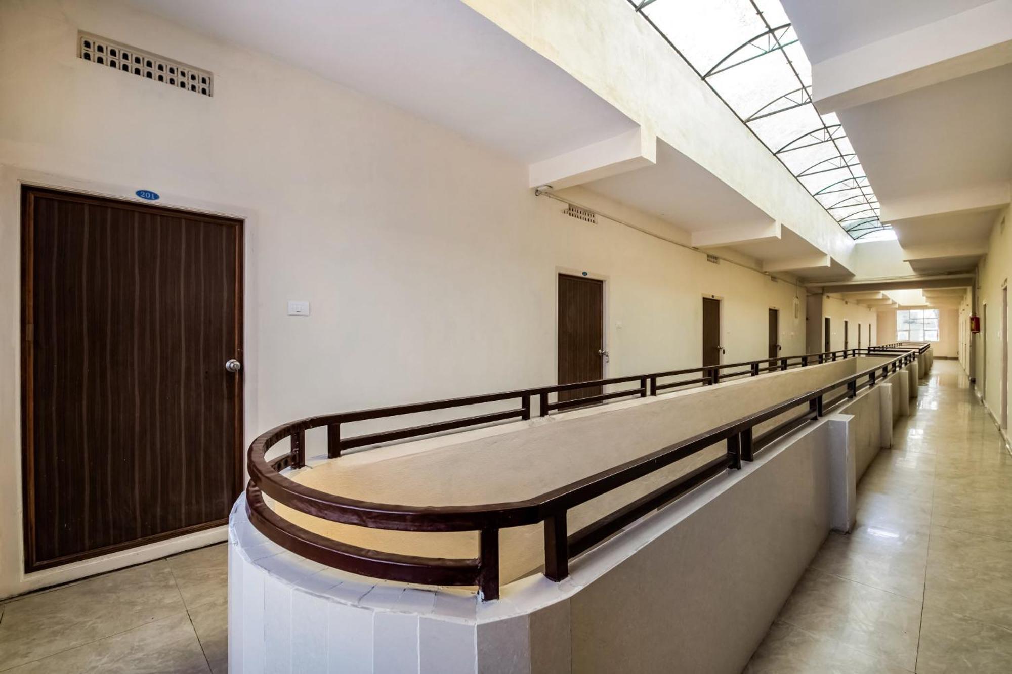 Super Oyo G P Residency Otel Kākināda Dış mekan fotoğraf