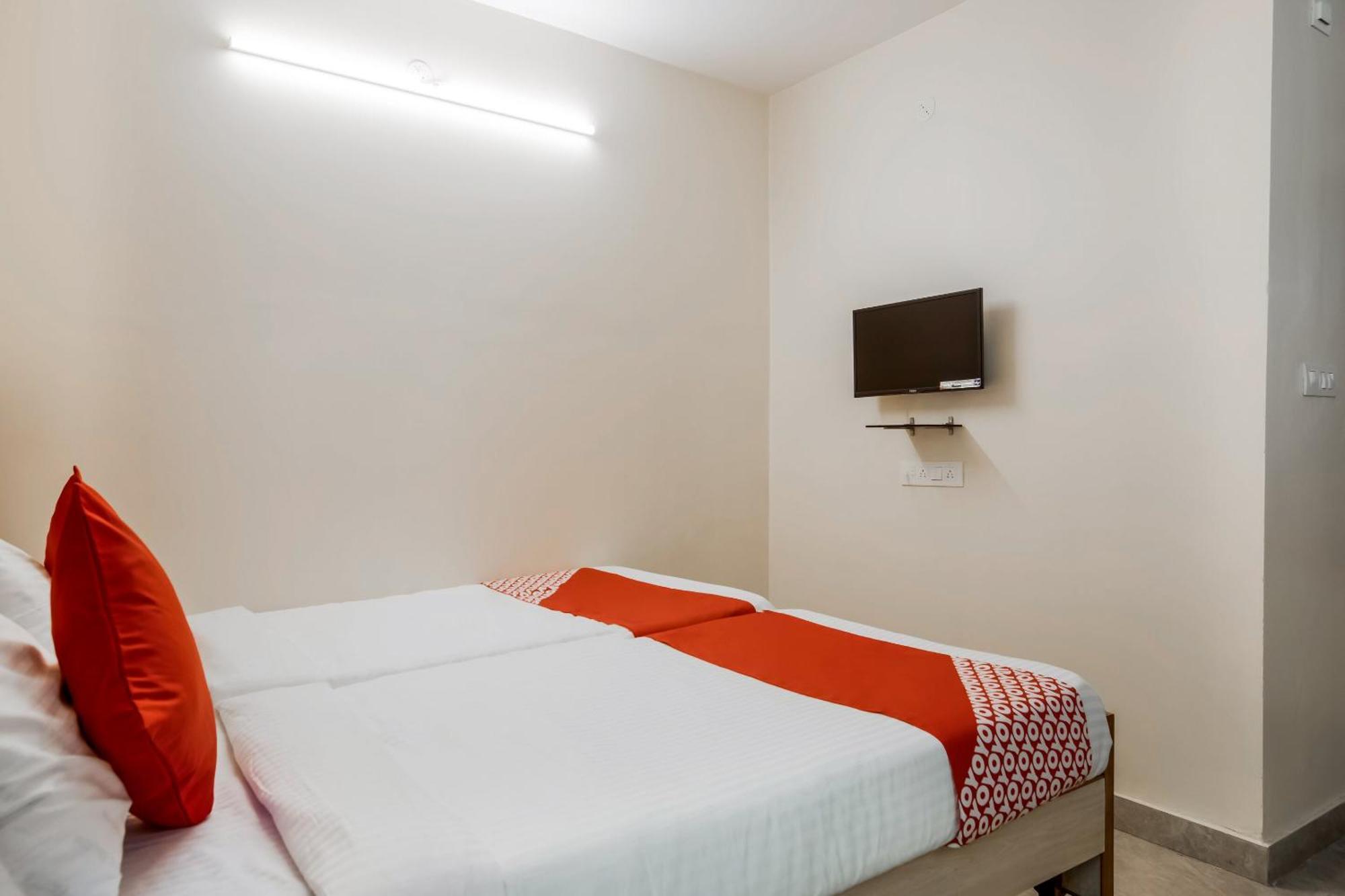 Super Oyo G P Residency Otel Kākināda Dış mekan fotoğraf
